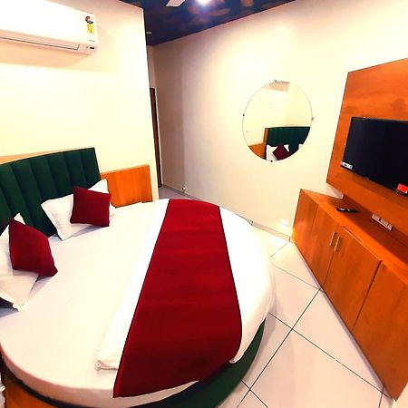 Hotel Suncity Ahmedabad Bagian luar foto