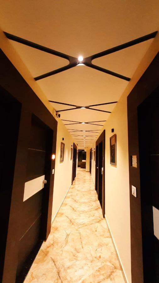 Hotel Suncity Ahmedabad Bagian luar foto