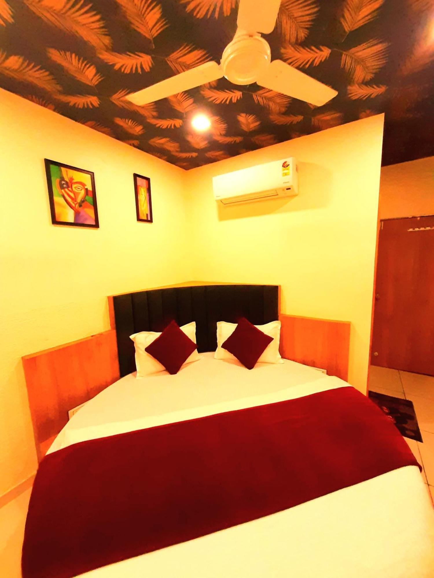 Hotel Suncity Ahmedabad Bagian luar foto