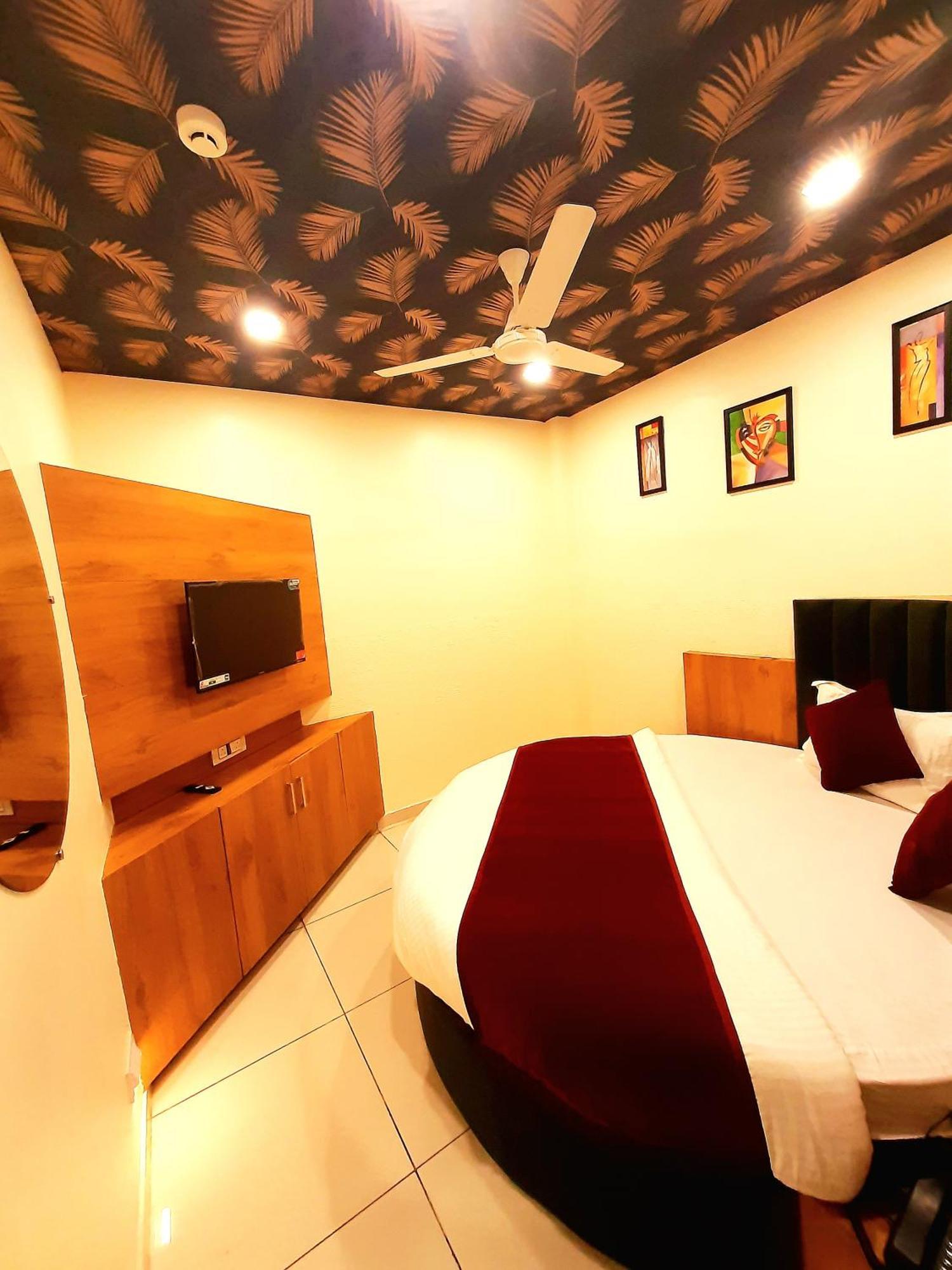 Hotel Suncity Ahmedabad Bagian luar foto