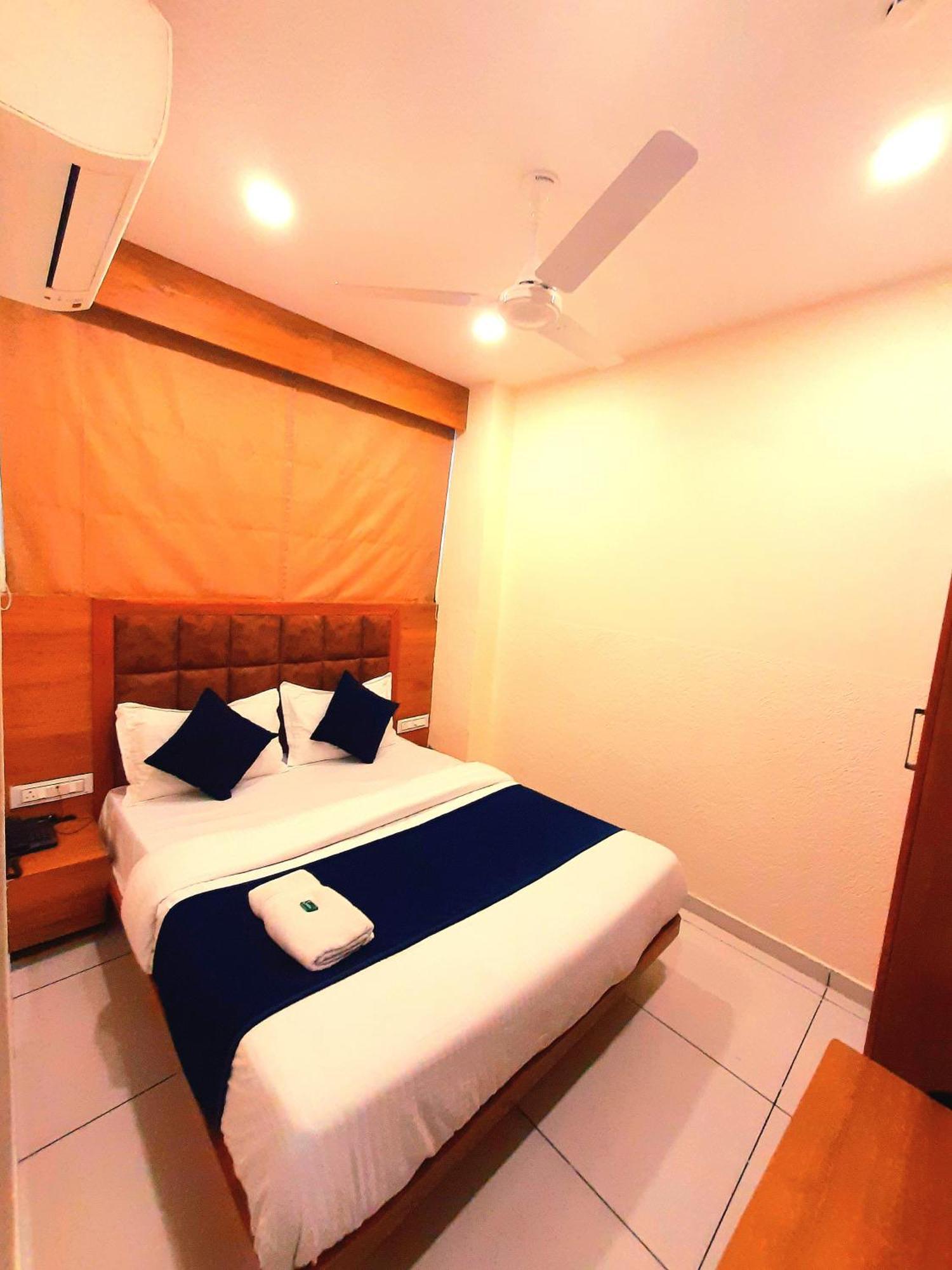 Hotel Suncity Ahmedabad Bagian luar foto