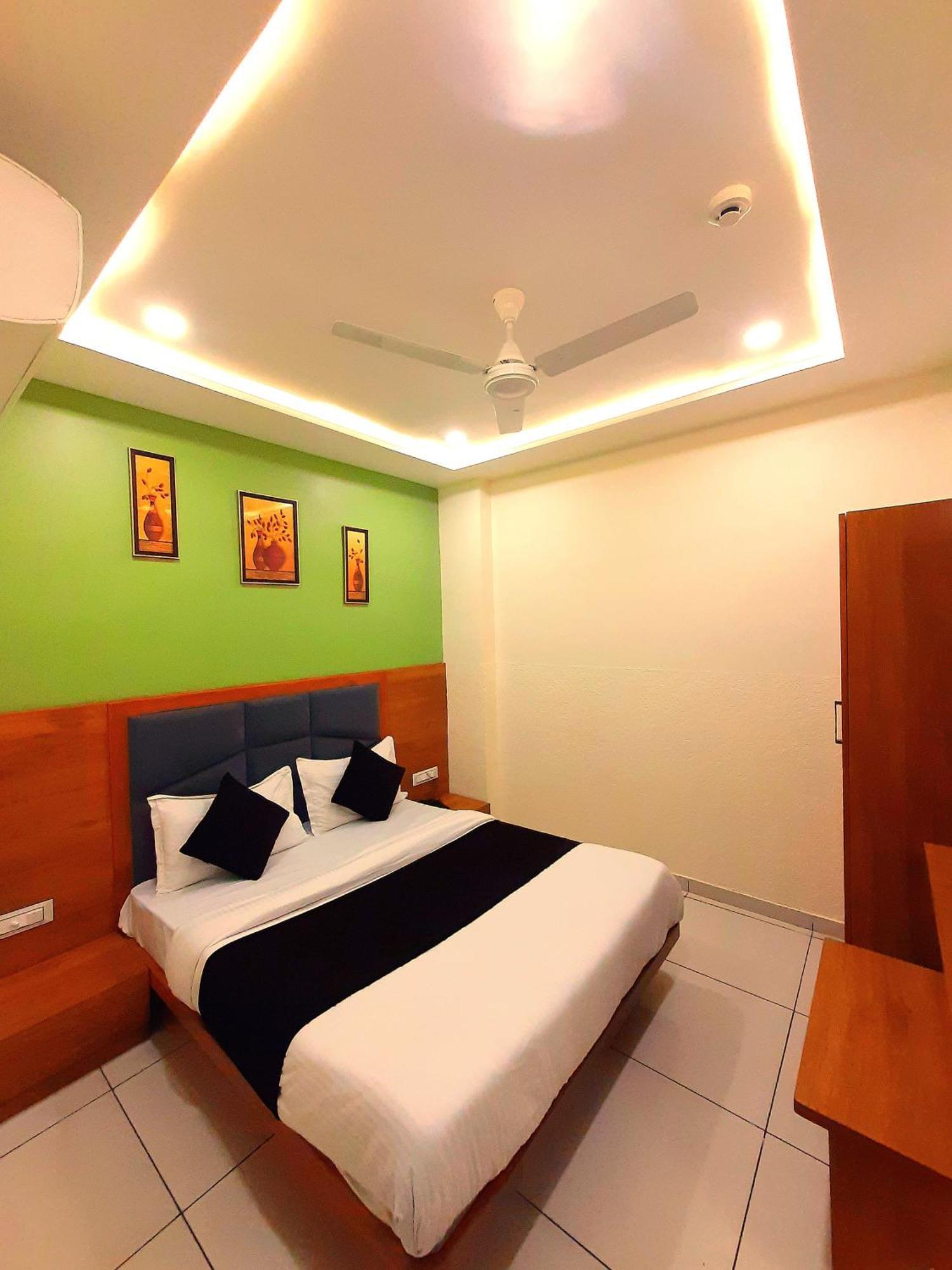 Hotel Suncity Ahmedabad Bagian luar foto