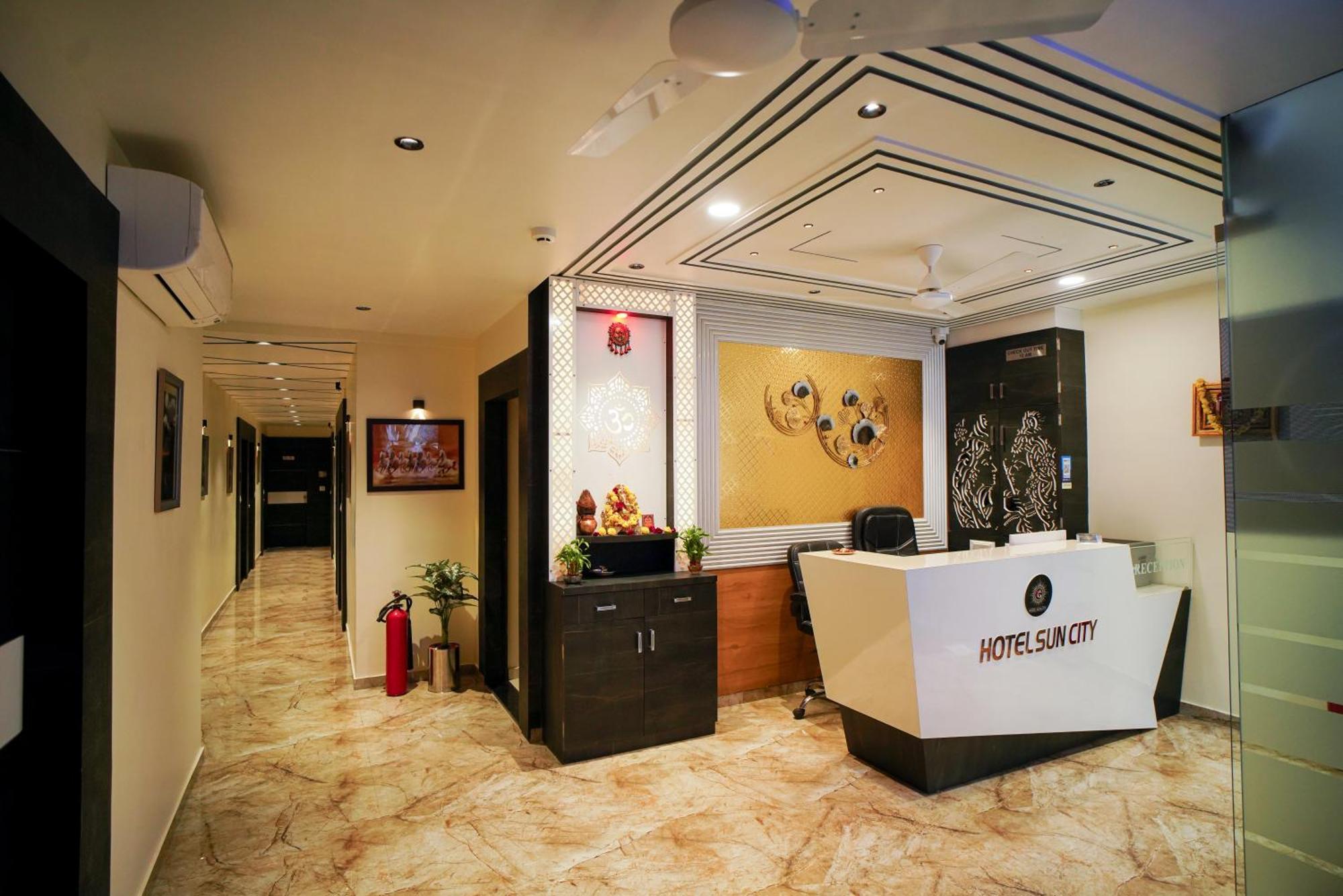 Hotel Suncity Ahmedabad Bagian luar foto