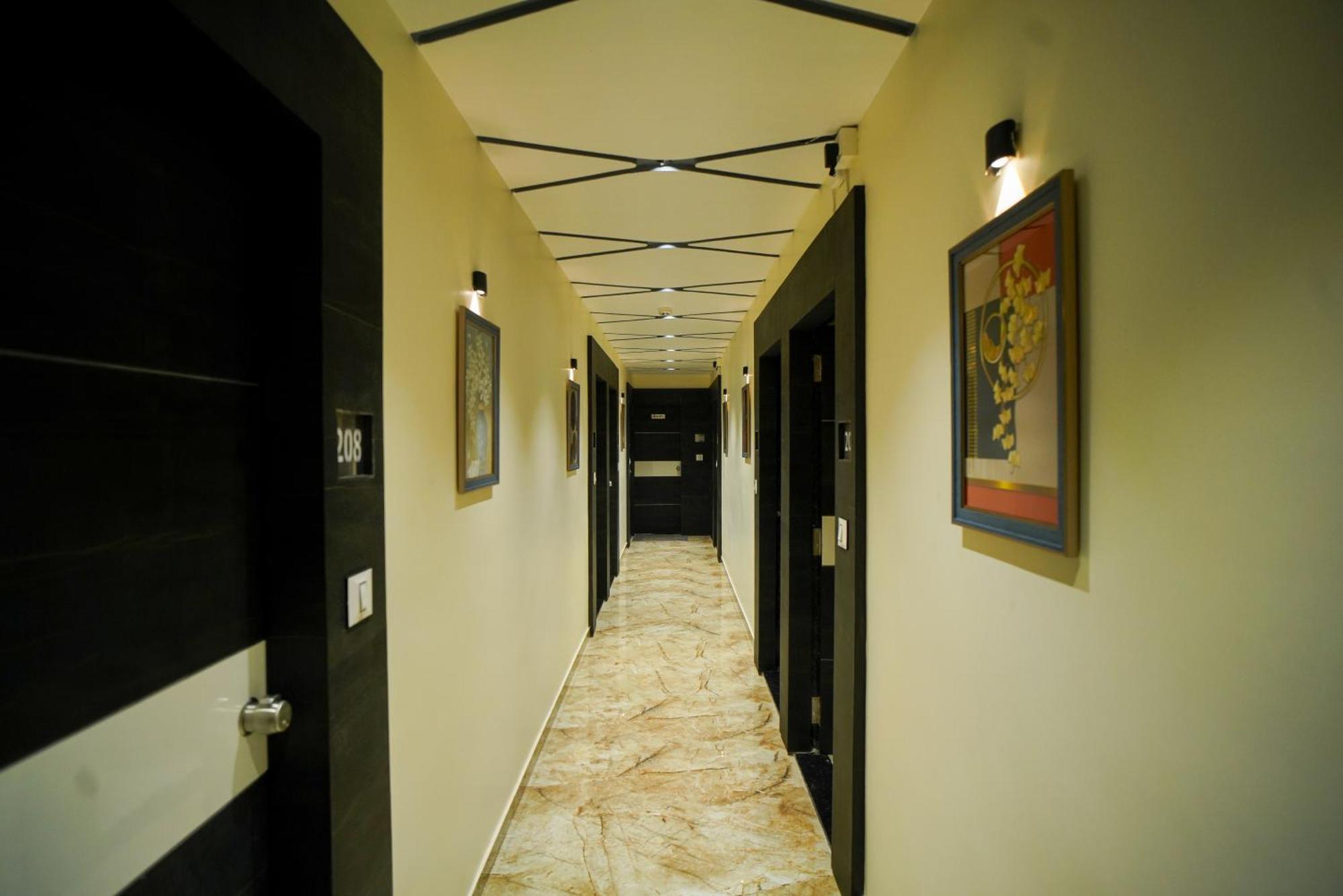 Hotel Suncity Ahmedabad Bagian luar foto