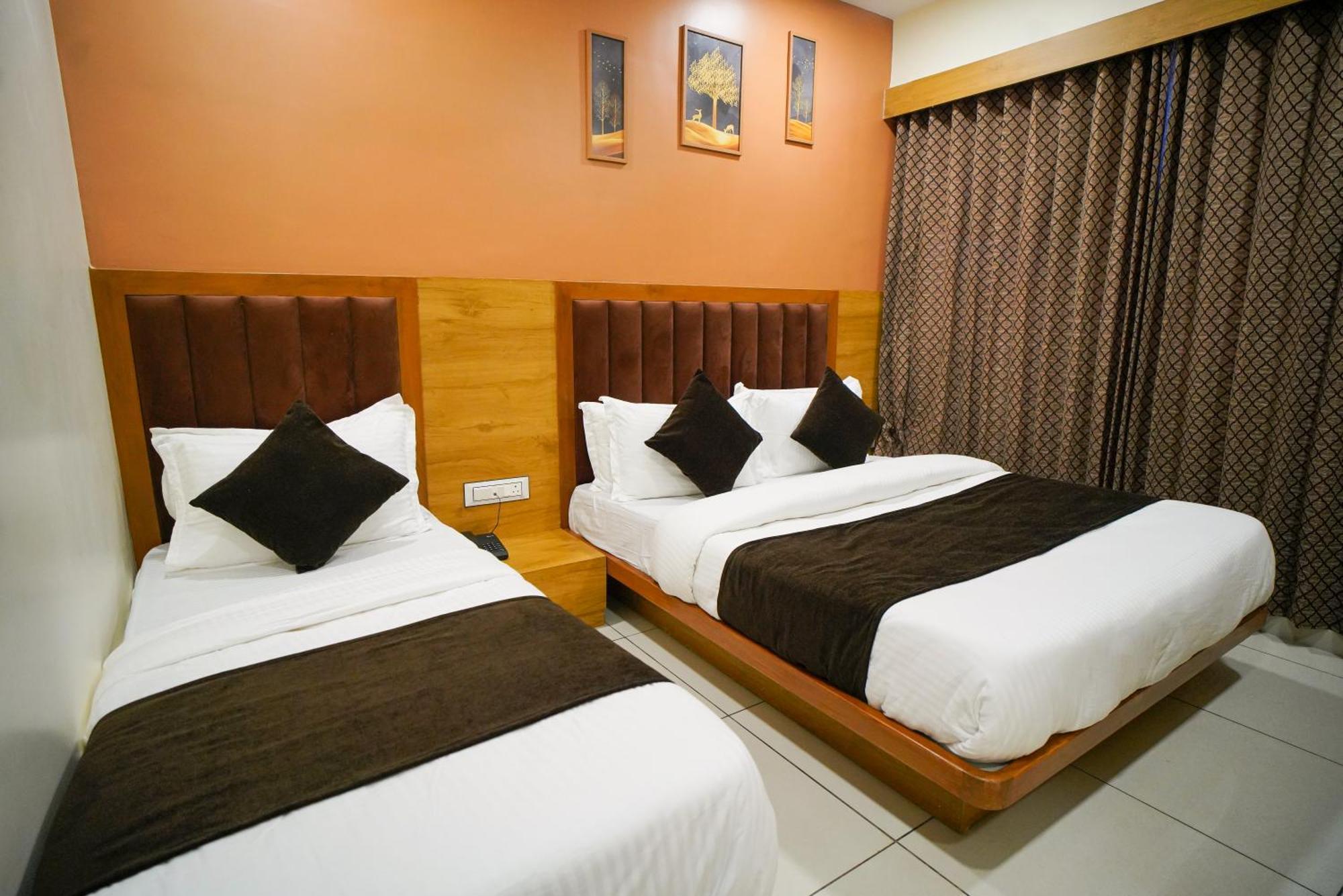 Hotel Suncity Ahmedabad Bagian luar foto